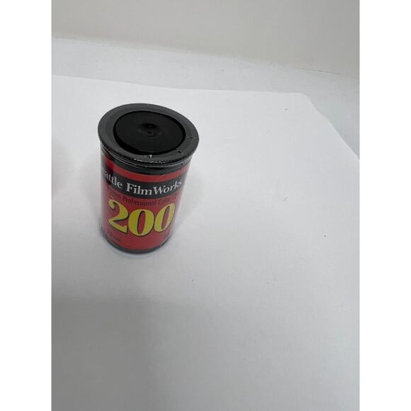 Set of 2 Seattle Film Works 35mm 200/400 Color Film. 20 exposures. NOS! - Picture 3 of 6